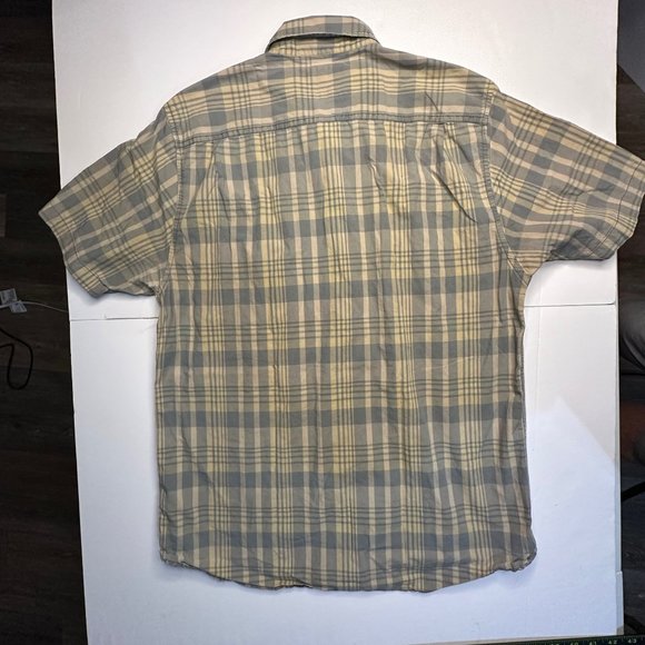 North face. Men’s short sleeve button front shirt. Medium - Picture 6 of 8